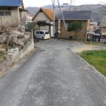 前面道路：西から東へ向いて撮った写真です。