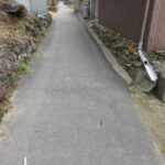 北東側道路：北西から南東へ向いて撮った写真です。