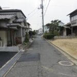 前面道路：東から西へ向いて撮った写真です。