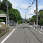 前面道路：南から北へ向いて撮った写真です。