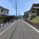 前面道路：北から南へ向いて撮った写真です。