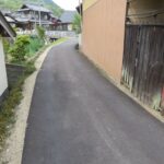 北西側道路：南西から北東へ向いて撮った写真です。