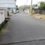 前面道路：東から西へ向いて撮った写真です。