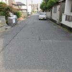 前面道路：西から東へ向いて撮った写真です。