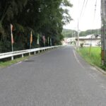 前面道路：南東から北西を向いて撮った写真です。