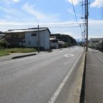 前面道路：北から南へ向いて撮った写真です。