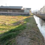 北から南へ向いて撮った写真です。