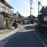 前面道路:西から東へ向いて撮った写真です。 前面道路:西から東へ向いて撮った写真です。