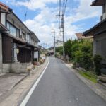前面道路：西から東へ向いて撮った写真です。