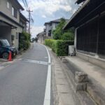 前面道路：東から西へ向いて撮った写真です。