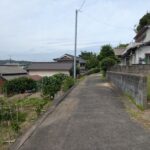 前面道路：東から西へ向いて撮った写真です。