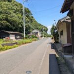 西側前面道路:南から北へ向いて撮った写真です。 西側前面道路:南から北へ向いて撮った写真です。
